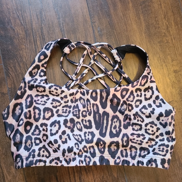 Onzie Leopard Legging and Chic Bra Set - Picture 3 of 8